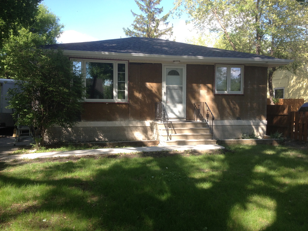 Lockhart Roofing & Exteriors | 6670 Roblin Blvd, Winnipeg, MB R3R 3S3, Canada | Phone: (204) 452-7663