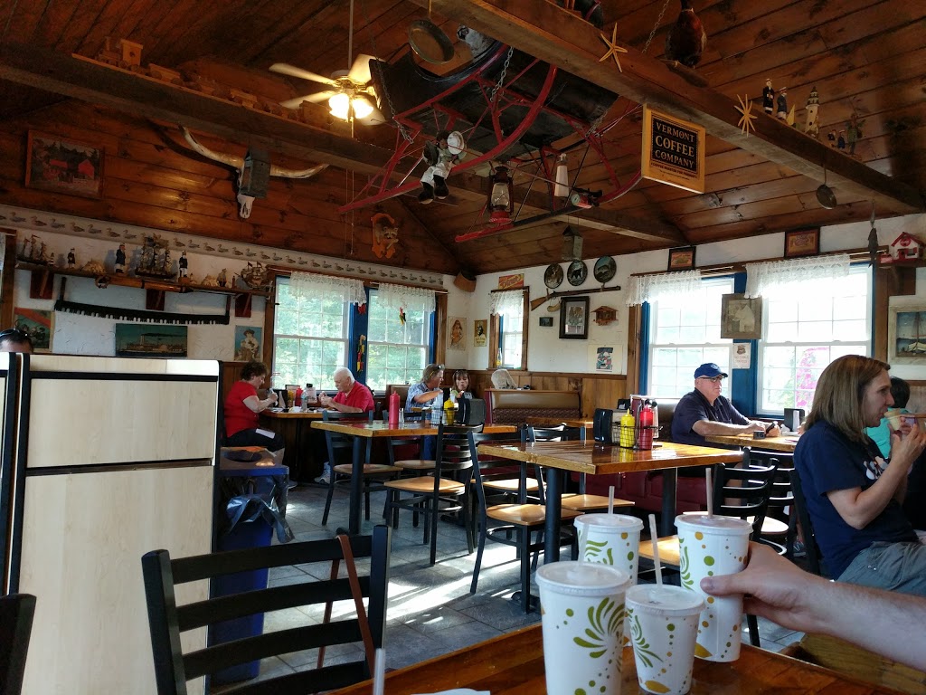 Cajuns Snack Bar | 1594 VT-100, Lowell, VT 05847, USA | Phone: (802) 744-2002