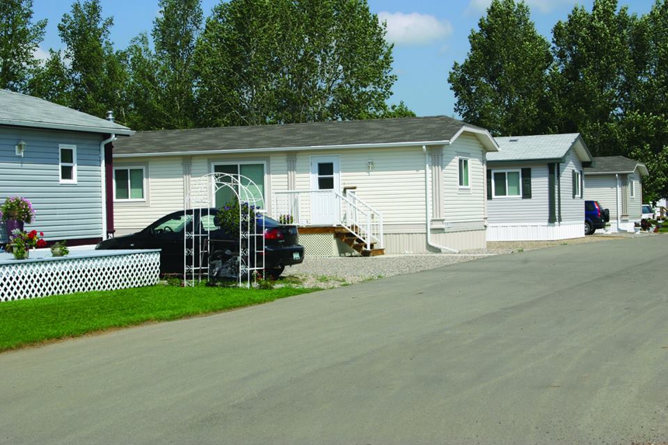 Prairie Oasis Tourist Complex | 955 Thatcher Dr, Moose Jaw, SK S6H 4N9, Canada | Phone: (800) 854-8855