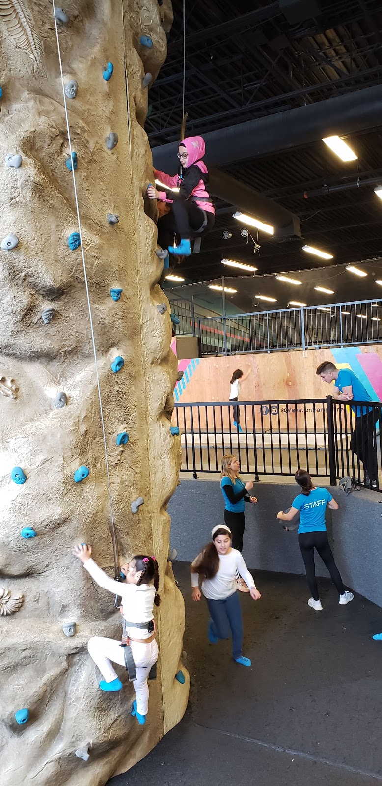 Elevation trampoline & amusement | 5850 Bd des Grandes-Prairies, Saint-Léonard, QC H1P 1A2, Canada | Phone: (514) 548-5050