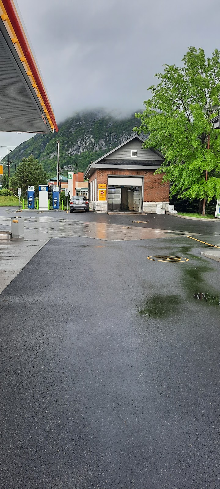 Shell | 248 Bd Sir-Wilfrid-Laurier, Mont-Saint-Hilaire, QC J3H 3N7, Canada | Phone: (450) 339-4500