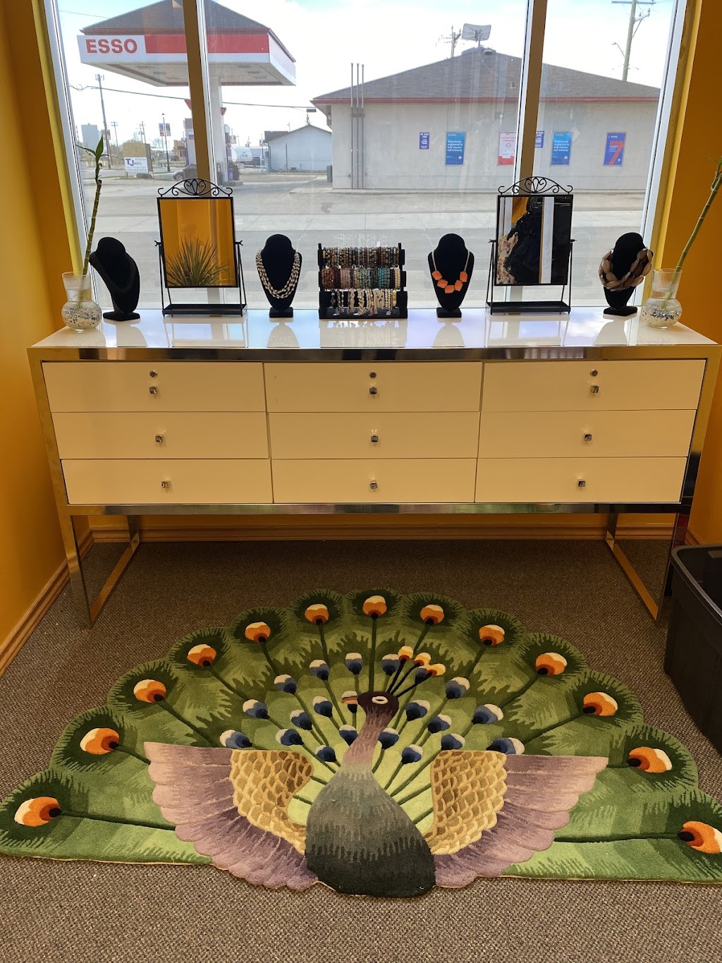 Goldilocks Closet | 1010 Railway St Unit 111, Crossfield, AB T0M 0S0, Canada | Phone: (403) 946-0518