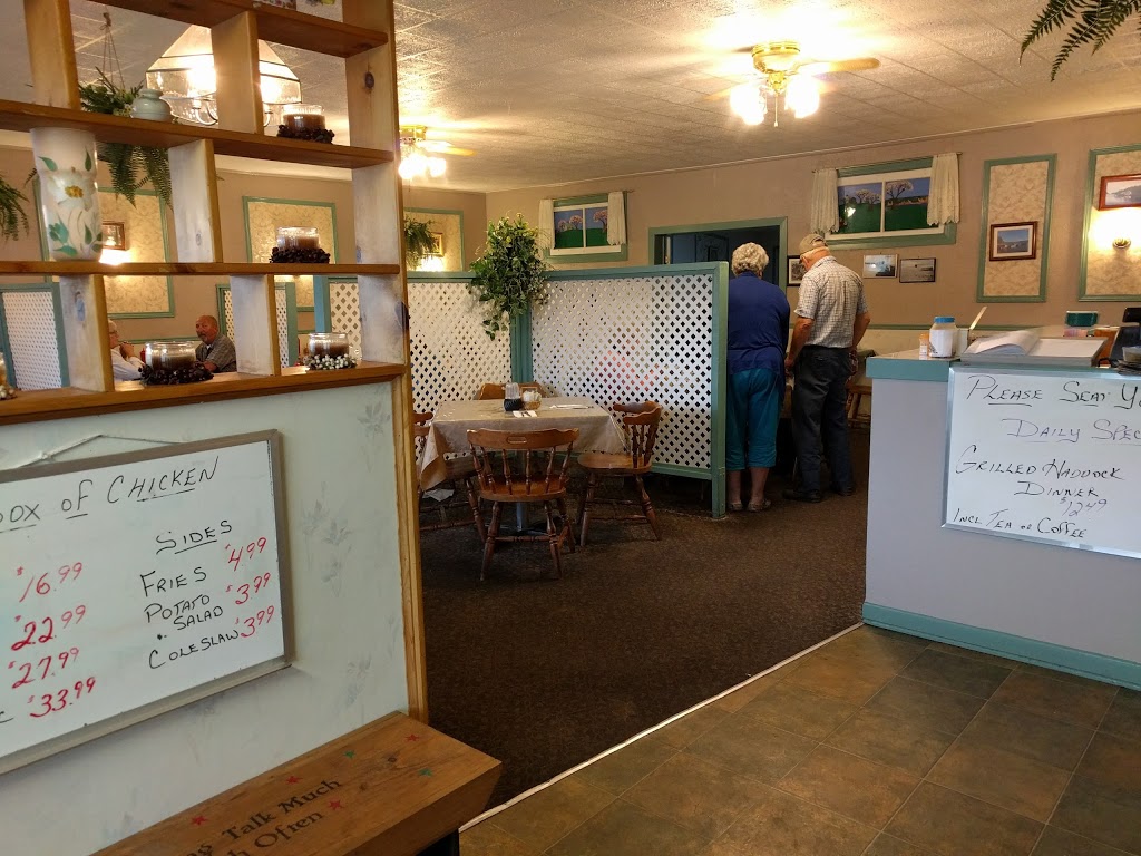Crossroads Restaurant | 4150 King St, Windsor, NS B0N 2T0, Canada | Phone: (902) 798-8046