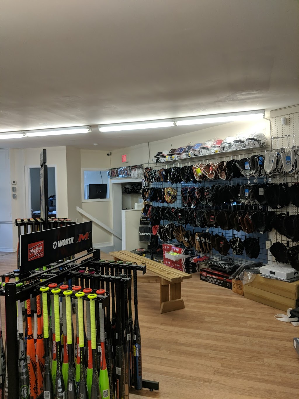 Smash It Sports Canada Stores | store | 20 Monteith Ave, Stratford, ON N5A 2P4, Canada | 8882196268 OR +1 888-219-6268