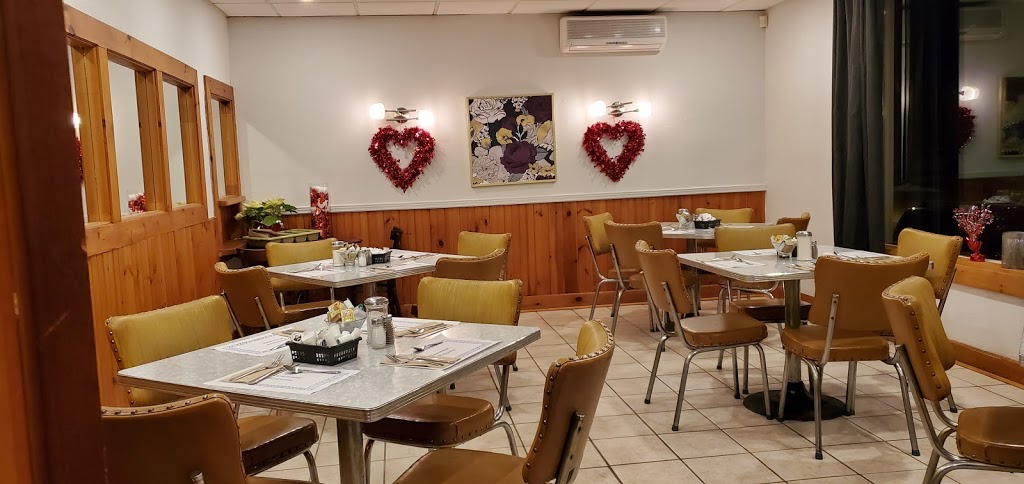 Chez 4’s | 18 Rue Saint-Jean-Baptiste E, Rigaud, QC J0P 1P0, Canada | Phone: (450) 206-0578