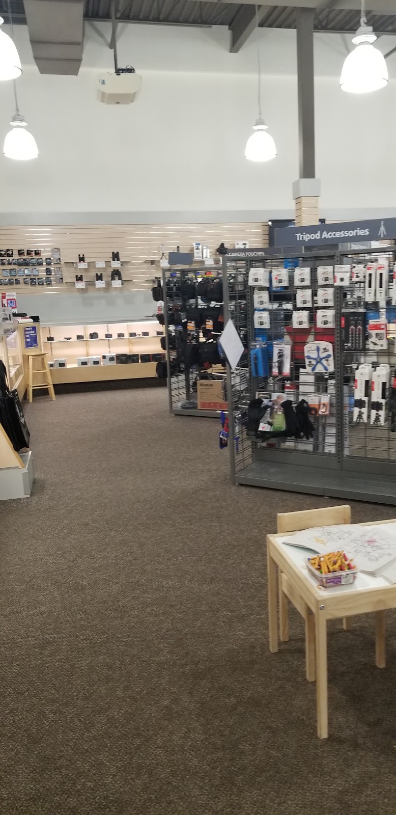 Henrys | 1070 Wellington Rd unit 19/20, London, ON N6E 1M2, Canada | Phone: (519) 686-7481