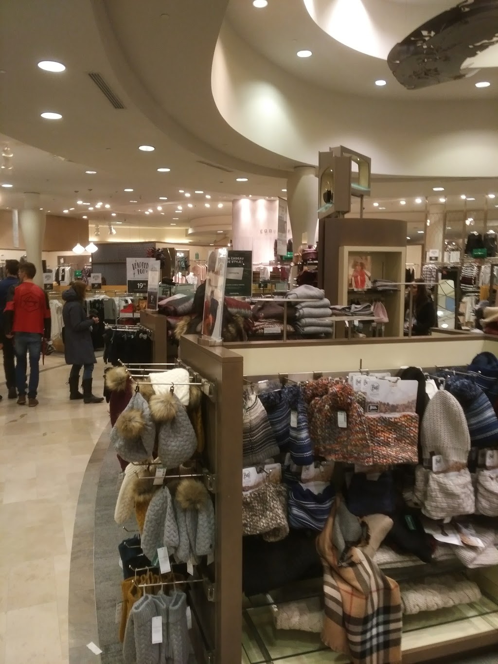 La Maison Simons | 3050 Boul de Portland, Sherbrooke, QC J1L 1K1, Canada | Phone: (819) 829-1840