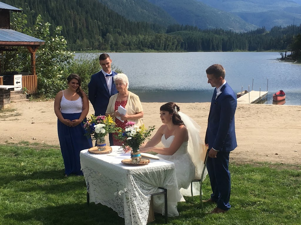Griffin Lake Cabin Rentals | 7776 Trans-Canada Hwy, Malakwa, BC V0E 2J0, Canada | Phone: (236) 837-0225