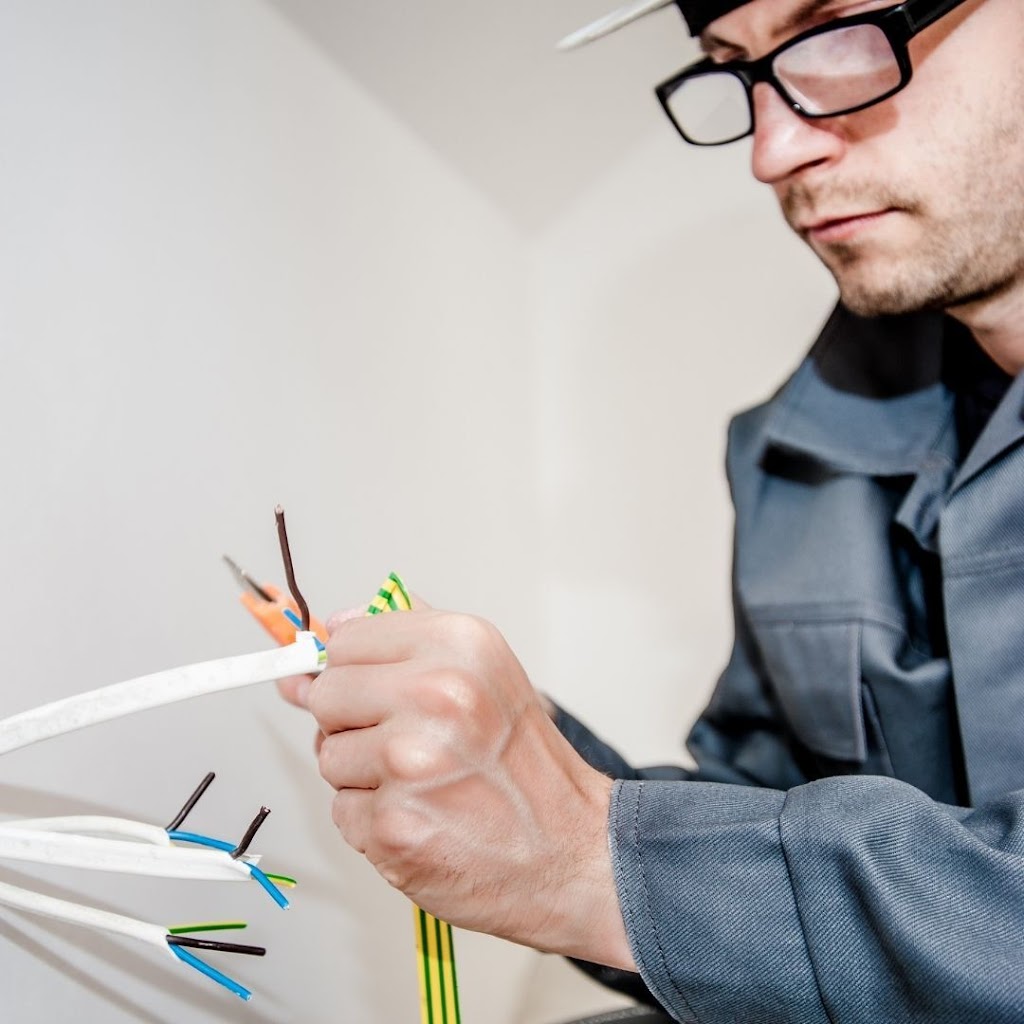 Electrician Experts Chilliwack | 45922 Higginson Rd, Chilliwack, BC V2R 2C7, Canada | Phone: (604) 332-9766