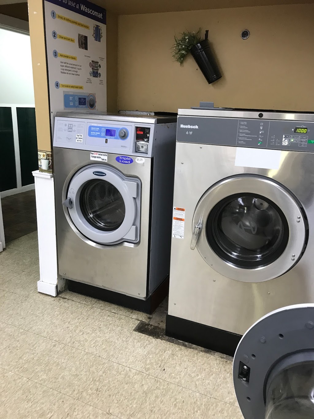 Wash Tub Laundromat | 19 Elks St, Picton, ON K0K 2T0, Canada | Phone: (613) 921-2326