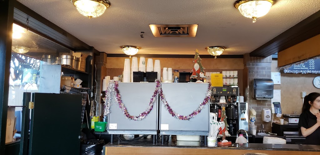 Miss Margarets | 100 Esplanade Ave, Harrison Hot Springs, BC V0M 1K0, Canada | Phone: (604) 796-2244
