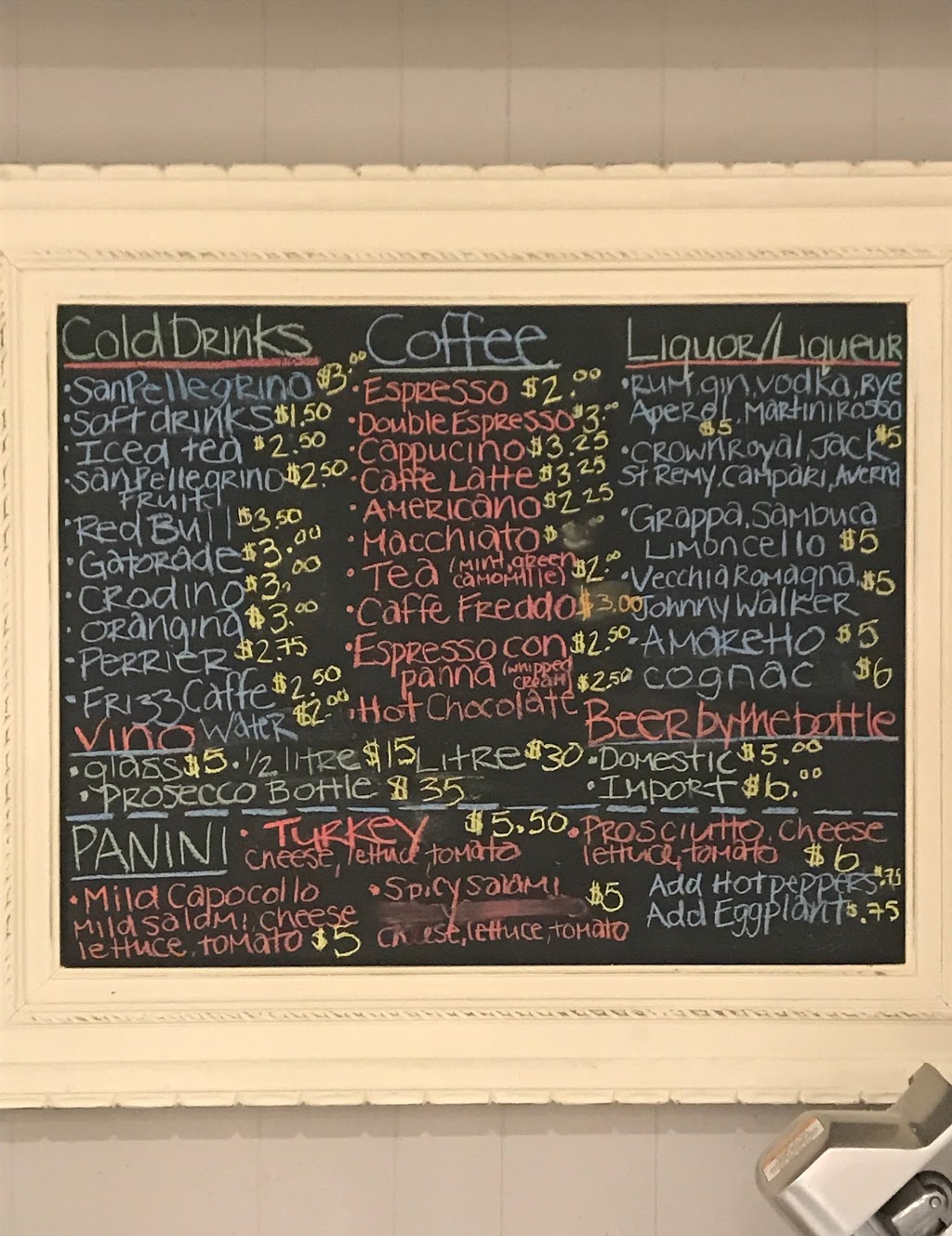 Giovannis Snack Bar & Pizzeria | 376 Booth St, Ottawa, ON K1R 7K6, Canada | Phone: (613) 238-9204