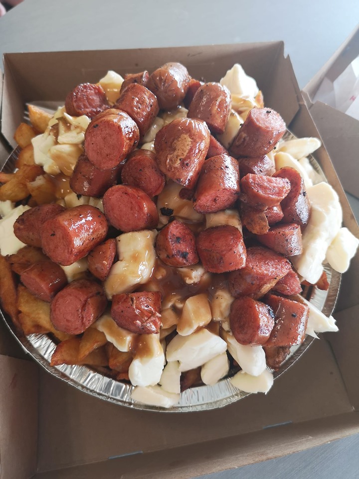 Le poutinault casse croute | 270b Bd Thibeau, Trois-Rivières, QC G8T 6Y4, Canada | Phone: (819) 909-4433