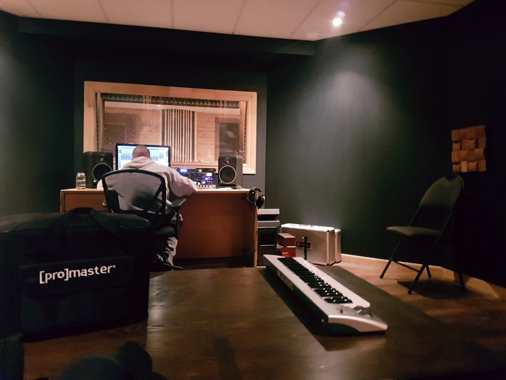 Ven Eden Studios | 1588 Avenue de la Montagne O, Québec, QC G3K 1W7, Canada | Phone: (418) 264-8294