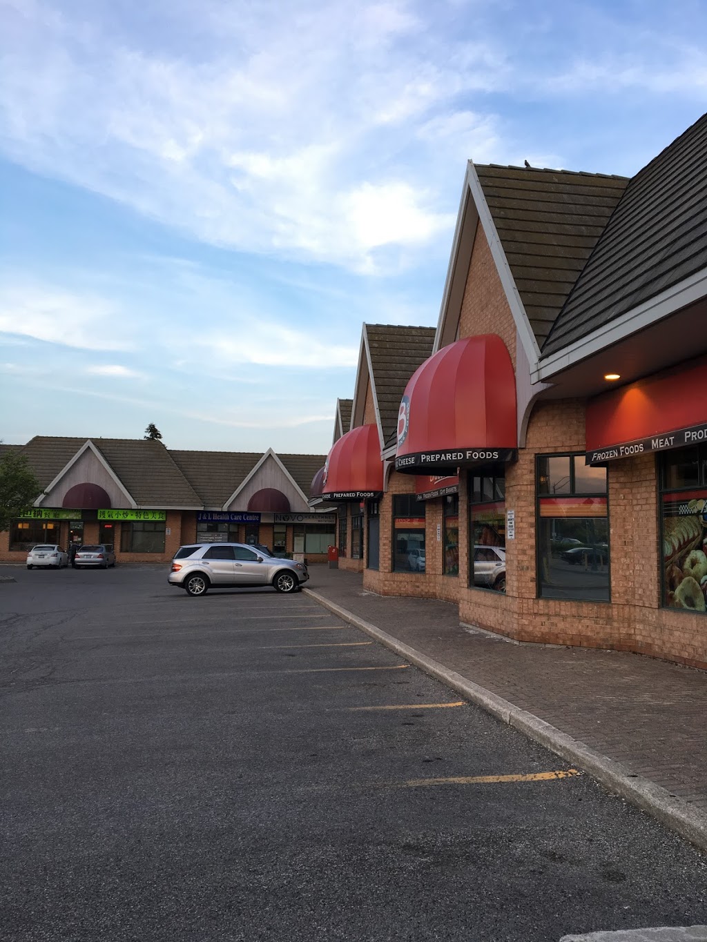 Village Gate Plaza | 9665 Bayview Ave, Richmond Hill, ON L4C 9V4, Canada | Phone: (905) 770-5039