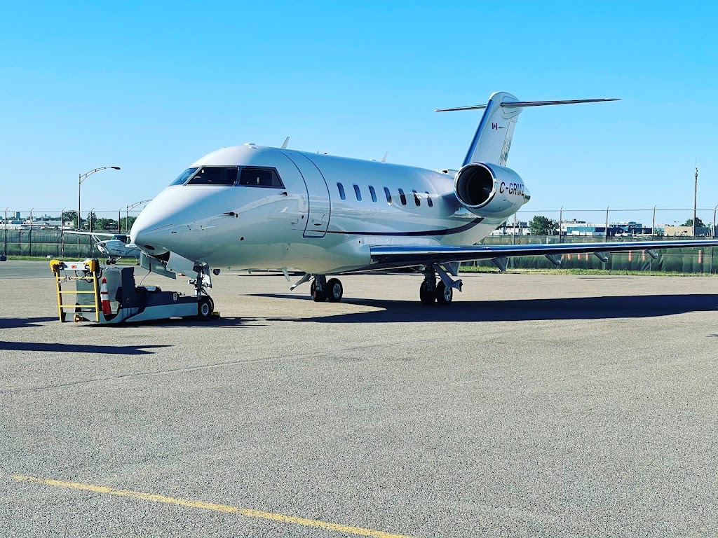 Montreal Dorval Limousine | 7664 Rue Louis Quilico, Saint-Léonard, QC H1S 3E3, Canada | Phone: (514) 829-9007