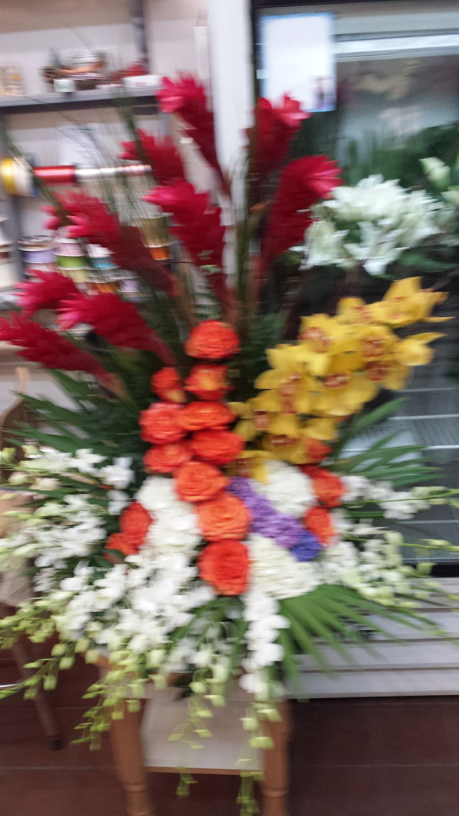 Fleuriste Elie (Mon) | 2555 Rue de Salaberry, Montréal, QC H3M 1L1, Canada | Phone: (514) 856-1247
