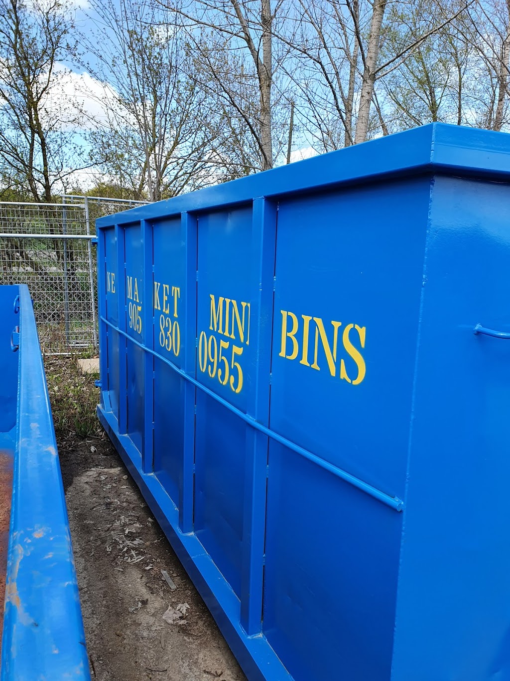 Newmarket Mini Bins | 15540 Yonge St, Aurora, ON L4G 1P2, Canada | Phone: (905) 830-0955