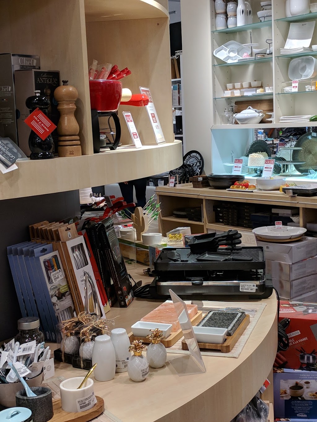 Linen Chest | CARREFOUR DE LA RIVE-SUD, 584 Chemin de Touraine #103, Boucherville, QC J4B 8S5, Canada | Phone: (450) 641-4942