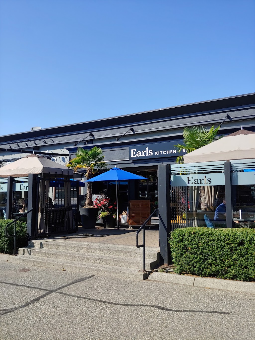 Earls Kitchen + Bar | 45585 Luckakuck Way, Chilliwack, BC V2R 1A1, Canada | Phone: (604) 858-3360