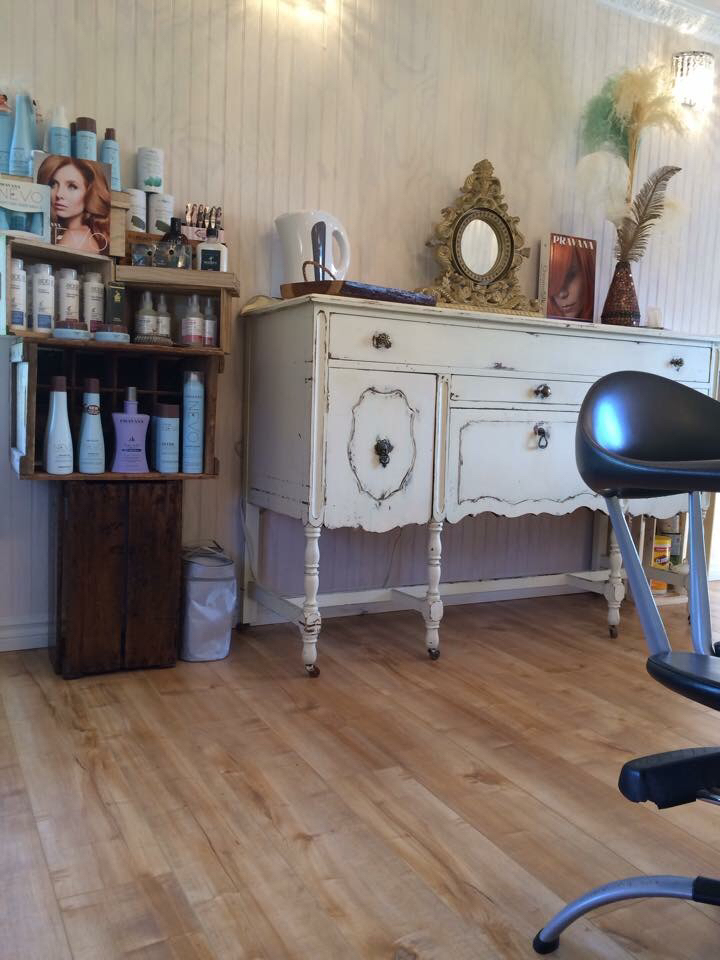 Tammys Hair Boutique | 4215 Wildwood Rd, Bowser, BC V0R 1G0, Canada | Phone: (250) 802-3239