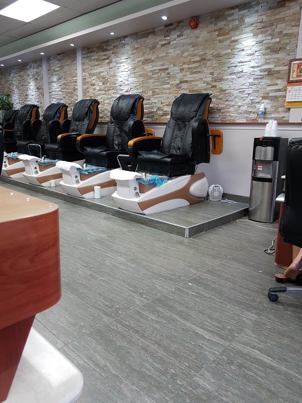 Magic Nail & Body | 225 Fairview Dr, Brantford, ON N3R 7E3, Canada | Phone: (519) 754-0385