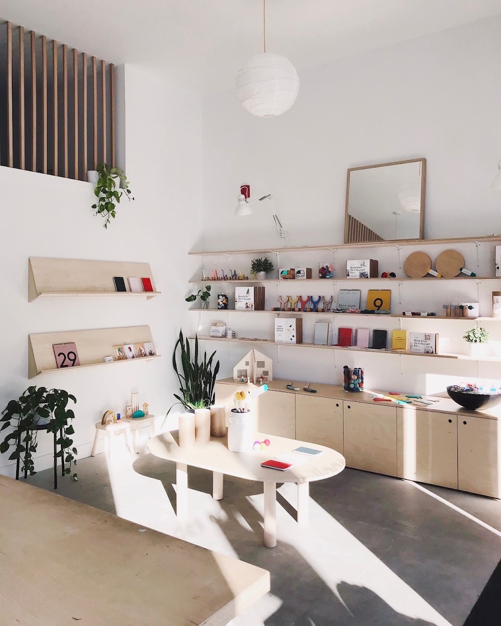 Des Enfantillages | 2479 Avenue du Mont-Royal E, Montréal, QC H2H 1L4, Canada | Phone: (514) 621-5574
