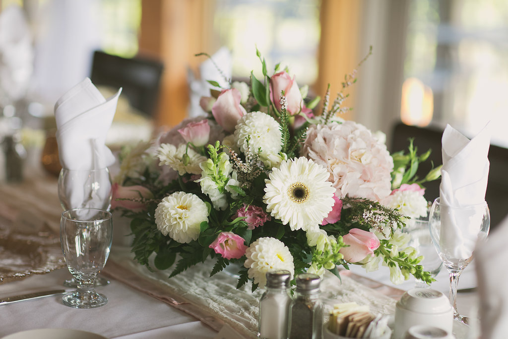 Joans Blooming Place | 3609 Lake Shore Blvd W, Etobicoke, ON M8W 1P5, Canada | Phone: (416) 251-5128