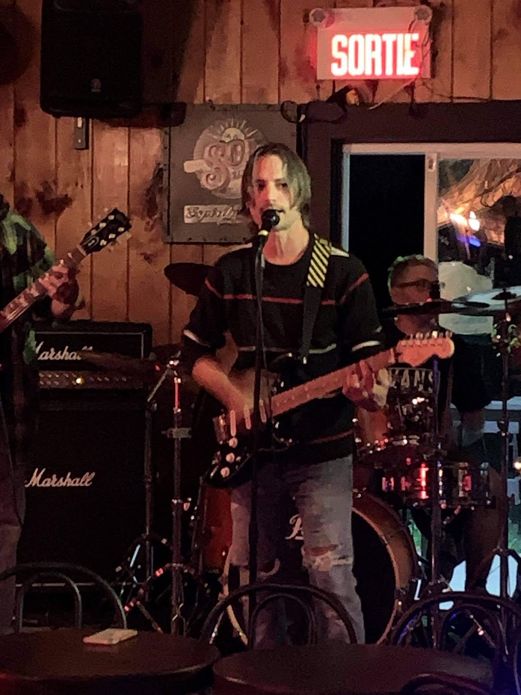 bar le camping | 1080 Rue des Bouleaux, Sainte-Eulalie, QC G0Z 1E0, Canada | Phone: (873) 383-3025