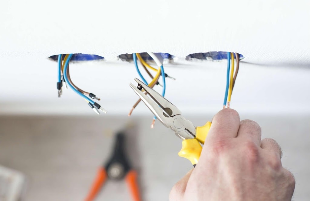 Les Entreprises dÉlectricité Lavoie et Drolet | 570 Bd du Saguenay O, Chicoutimi, QC G7J 1H4, Canada | Phone: (418) 545-1632