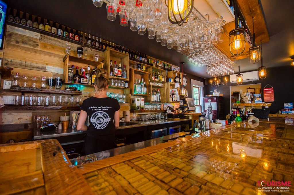 Restaurant Le Vieux Saint-Mathias | 284 Chemin des Patriotes, Saint-Mathias-sur-Richelieu, QC J3L 6A3, Canada | Phone: (450) 658-5613