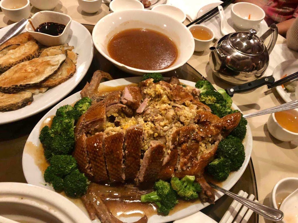 Signature Palace Restaurant | 1919 Sirocco Dr SW, Calgary, AB T3H 2Y3, Canada | Phone: (403) 246-8883