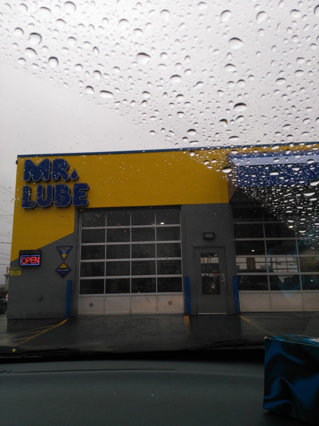 Mr. Lube + Tires | 708 Lansdowne St W, Peterborough, ON K9J 1Z3, Canada | Phone: (705) 743-9407