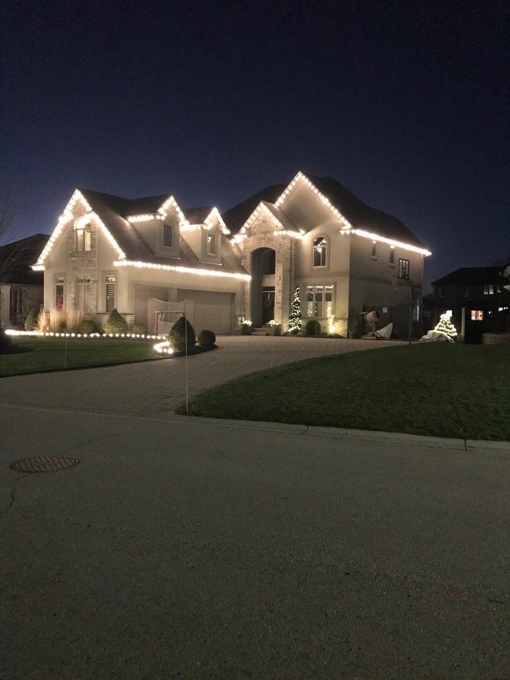Classic Holiday Lights | 1400 Riverbend Rd #2, London, ON N6K 0B4, Canada | Phone: (519) 619-6029