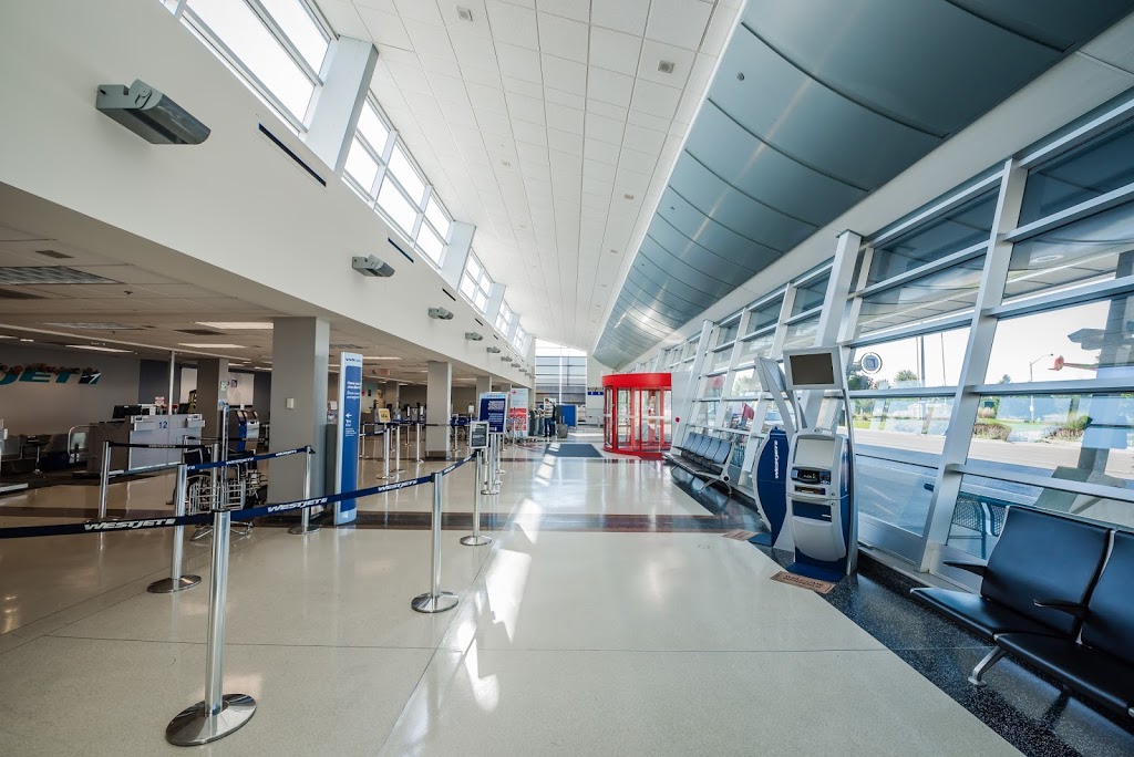 London International Airport | 1750 Crumlin Rd, London, ON N5V 3B6, Canada | Phone: (519) 452-4015