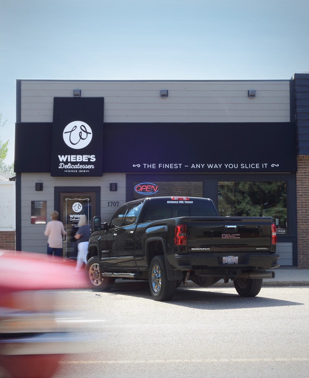 Wiebes Delicatessen | 1707 20th Ave, Coaldale, AB T1M 1J7, Canada | Phone: (403) 345-3098