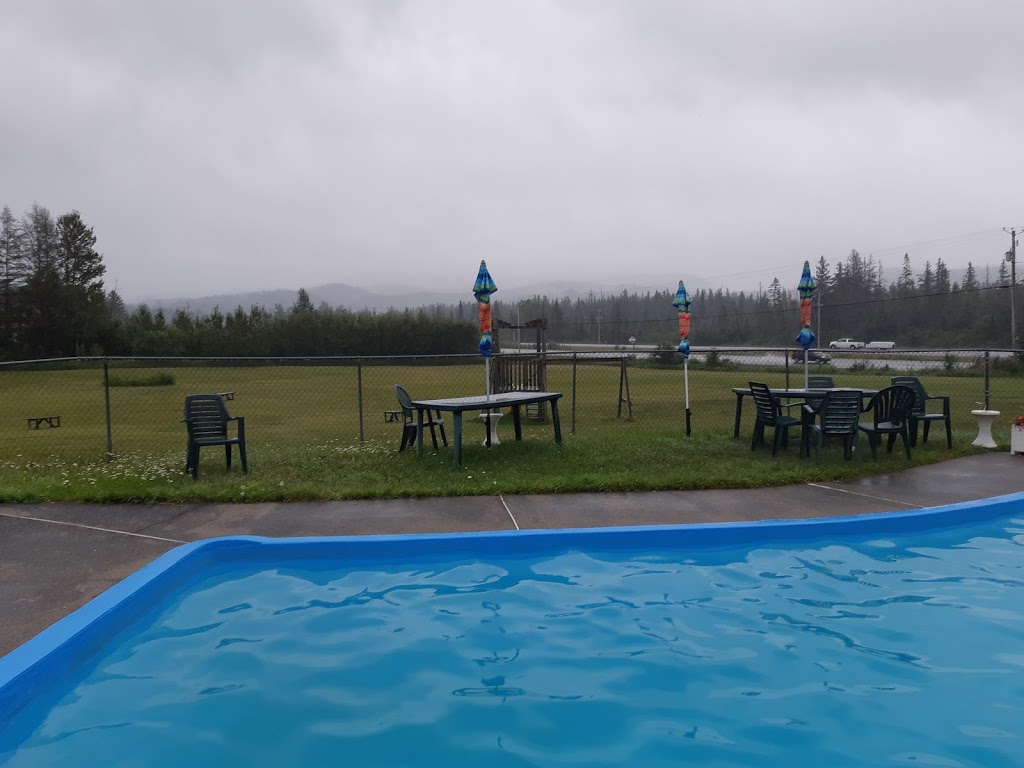 Motel Tremblant | 6 QC-117, Mont-Tremblant, QC J8E 2X1, Canada | Phone: (819) 688-2102