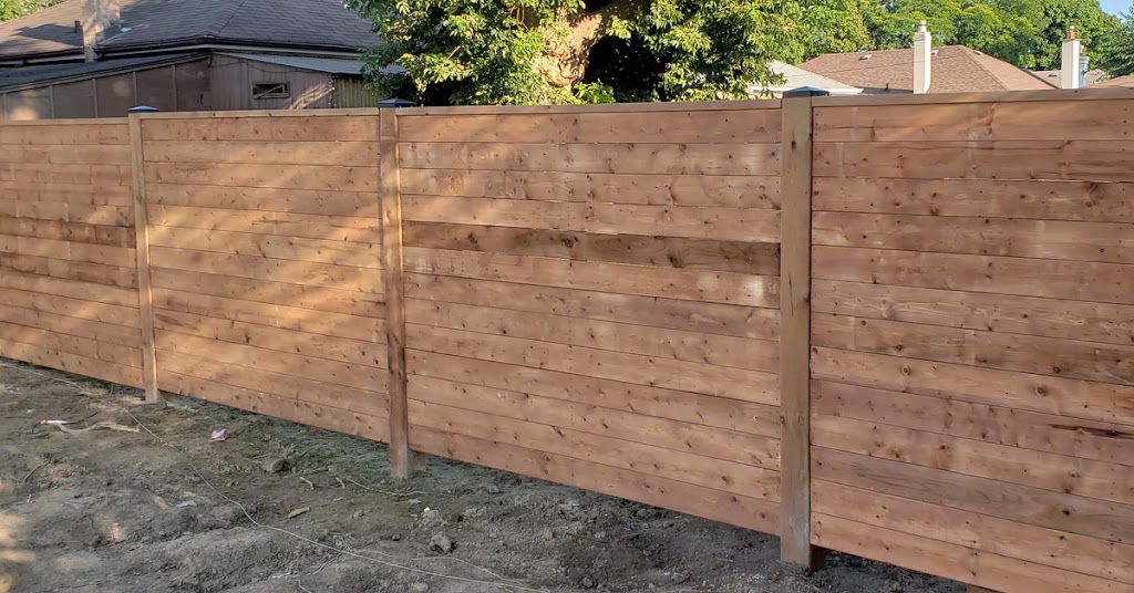 The fence builder | 1983 Hindhead Rd, Mississauga, ON L5J 1N8, Canada | Phone: (647) 991-7322