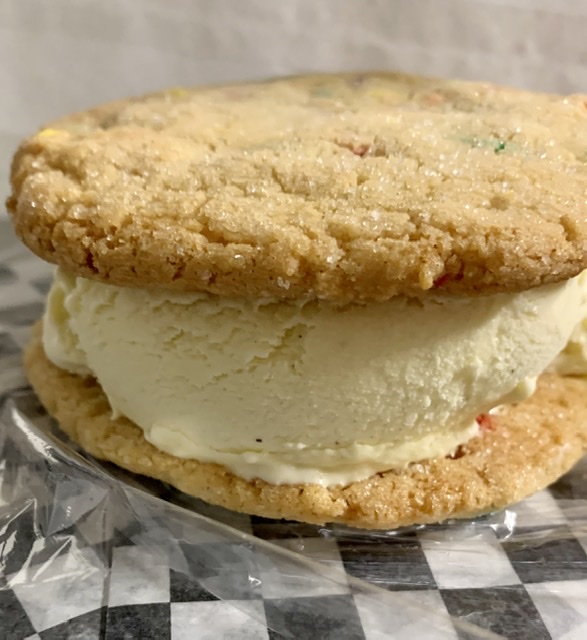 Wicked Wiches & Pies | 20 William St, Paris, ON N3L 1K8, Canada | Phone: (647) 388-7265