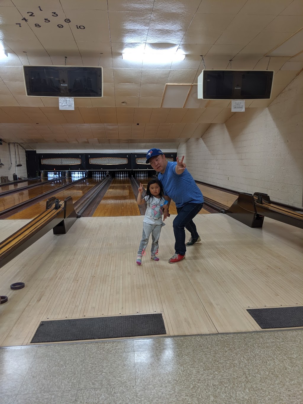LaSalle Bowling | bowling alley | 360 Front Rd, Windsor, ON N9J 1Z5, Canada | 5197347521 OR +1 519-734-7521