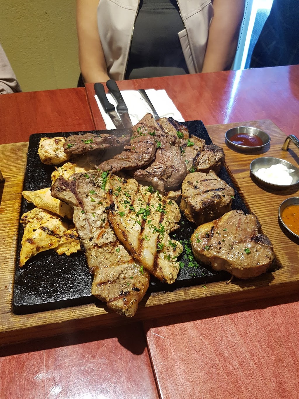 Barcelos Restaurant & Grill | 22 Sunnidale Rd, Wasaga Beach, ON L9Z 2S8, Canada | Phone: (705) 429-3685