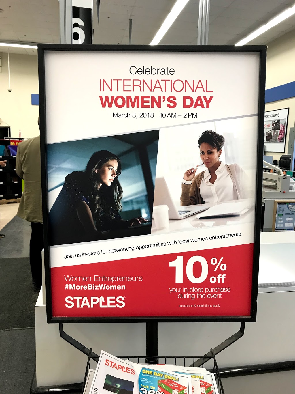 Staples | 2148 Carling Ave #2, Ottawa, ON K2A 1H1, Canada | Phone: (613) 729-4585