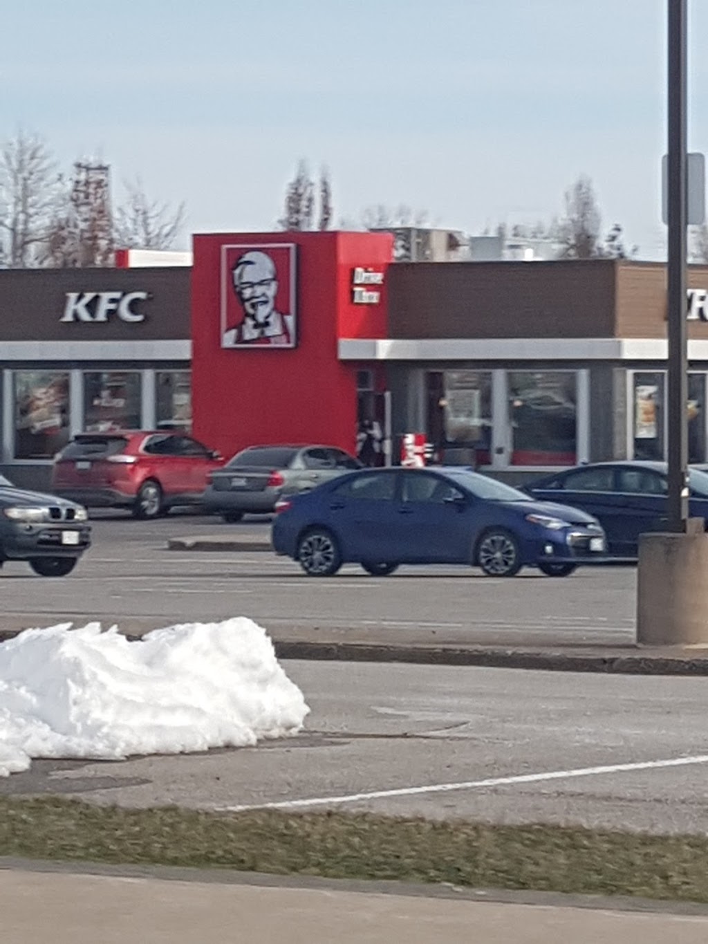 KFC | 310 Garrison Rd, Fort Erie, ON L2A 6G9, Canada | Phone: (289) 434-4720