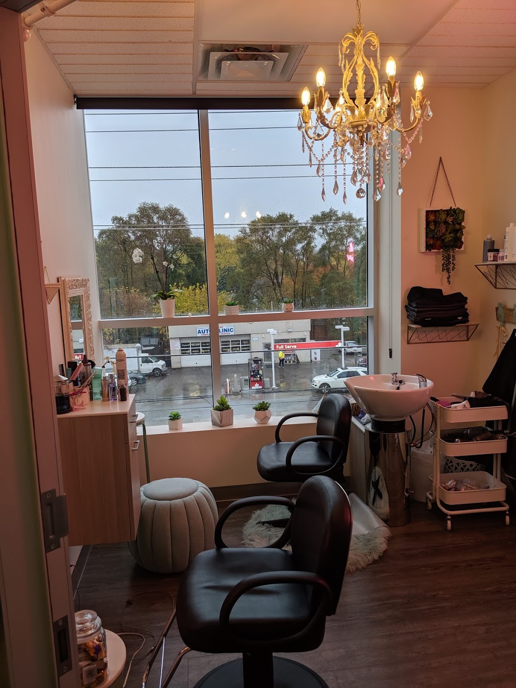 Halo Hair by Naz | 507 Lakeshore Rd E Unit 200. Suite #3, Mississauga, ON L5G 1H9, Canada | Phone: (416) 523-8542