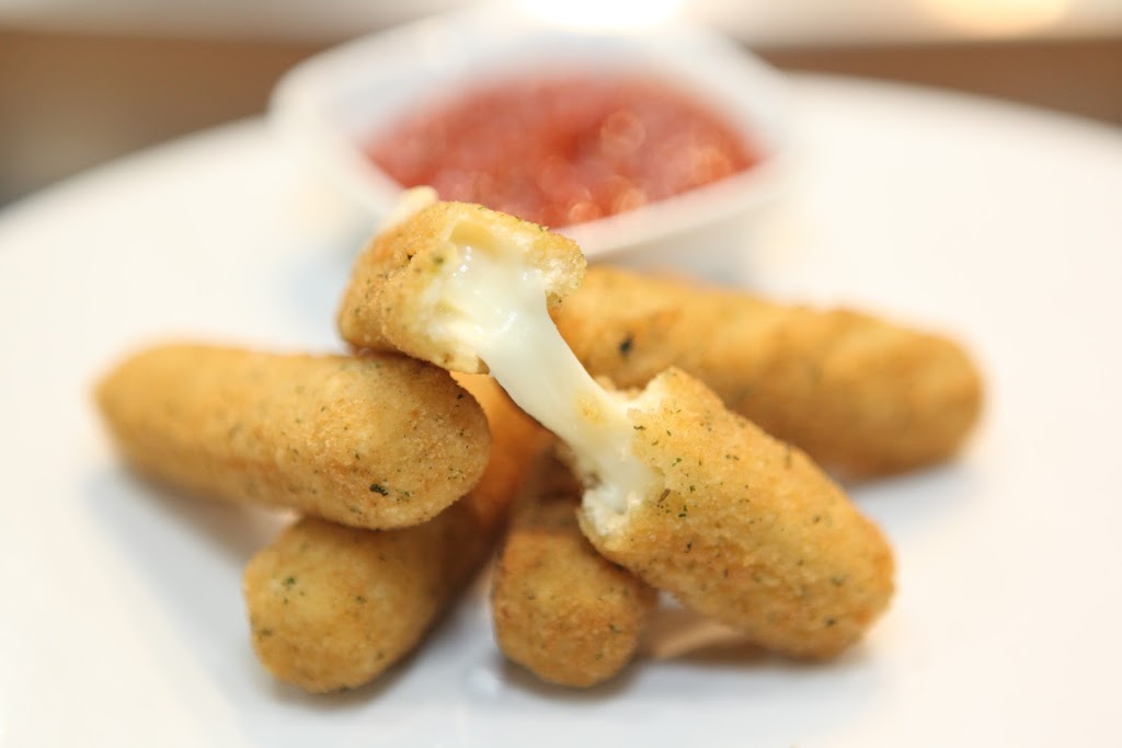 Mr Mozzarella Kelowna Pizza & Wings | 11-4600 Lakeshore Rd, Kelowna, BC V1W 1X4, Canada | Phone: (250) 872-2222