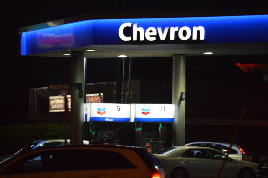 Chevron | 2095 Clearbrook Rd, Abbotsford, BC V2T 2X1, Canada | Phone: (604) 850-6773