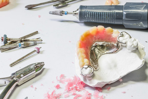 Estevan Denture Clinic | 1554 Estevan Rd, Nanaimo, BC V9S 3Y5, Canada | Phone: (250) 754-3490