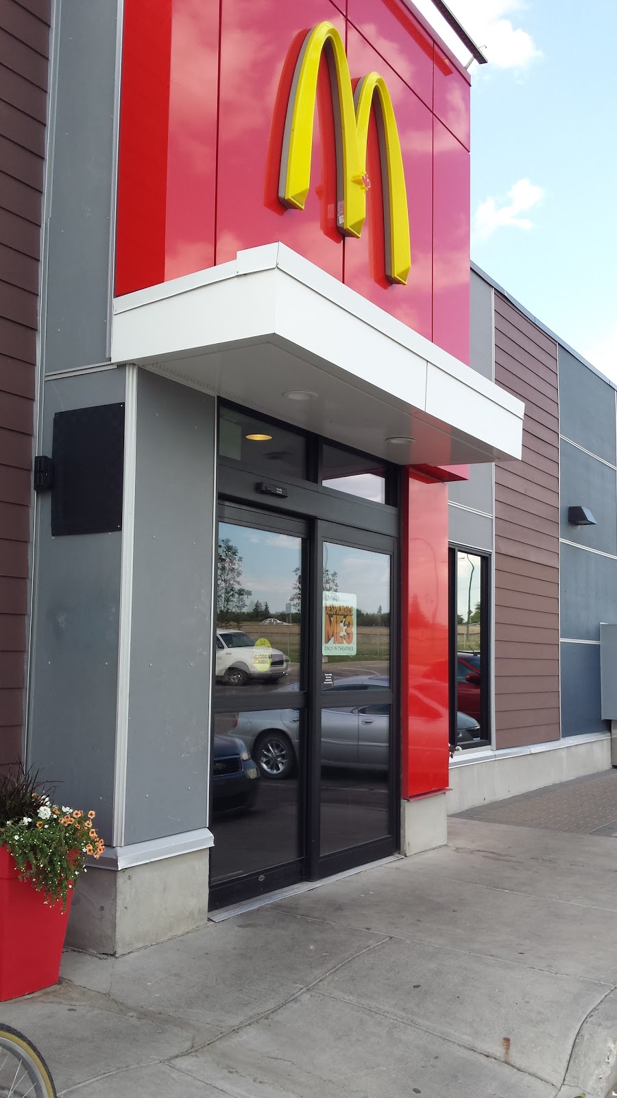 McDonalds | 300 Confederation Dr, Saskatoon, SK S7L 1J2, Canada | Phone: (306) 382-3420