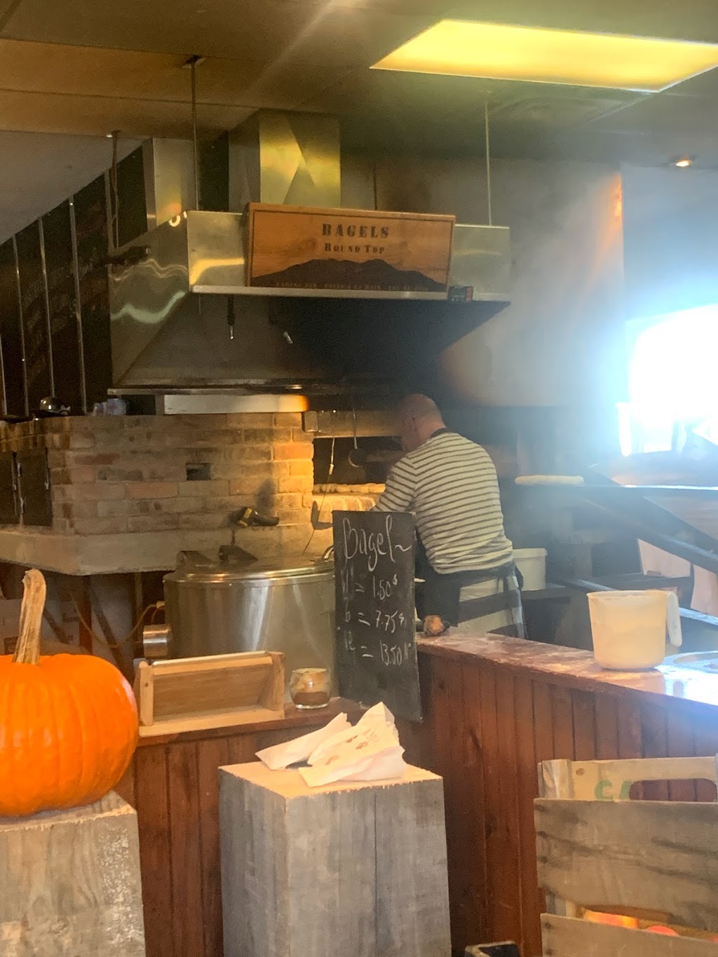 Bagels Round Top | 1 Principale Sud, Sutton, QC J0E 2K0, Canada | Phone: (450) 522-4518