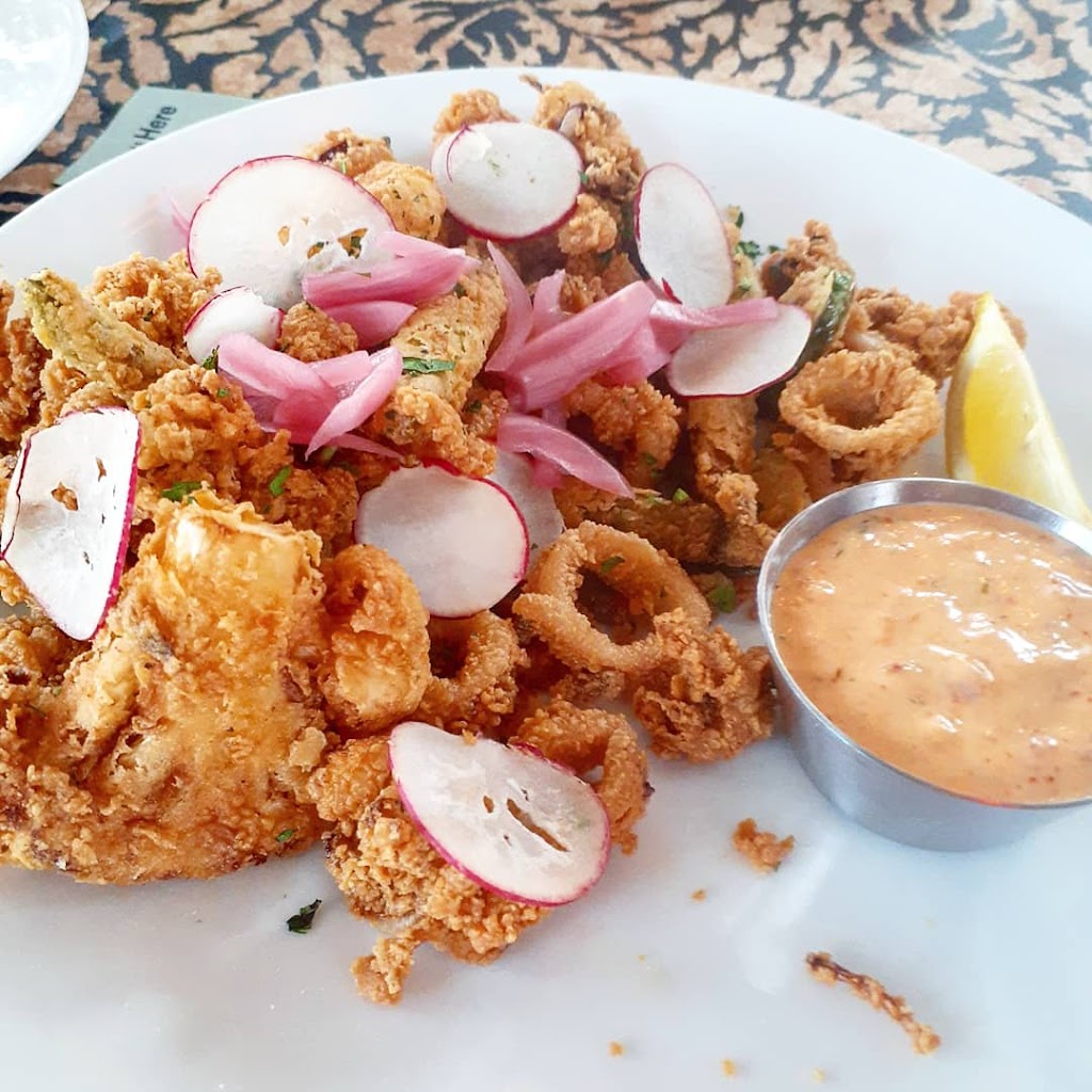 Earls Kitchen + Bar | 2111 Gaetz Ave, Red Deer, AB T4R 1Z4, Canada | Phone: (403) 342-4055